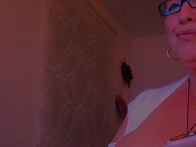 Connyat99 live cam on BongaCams