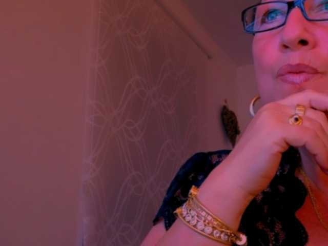 Connyat99 live cam on BongaCams