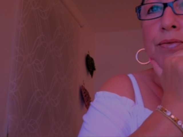 Connyat99 live cam on BongaCams