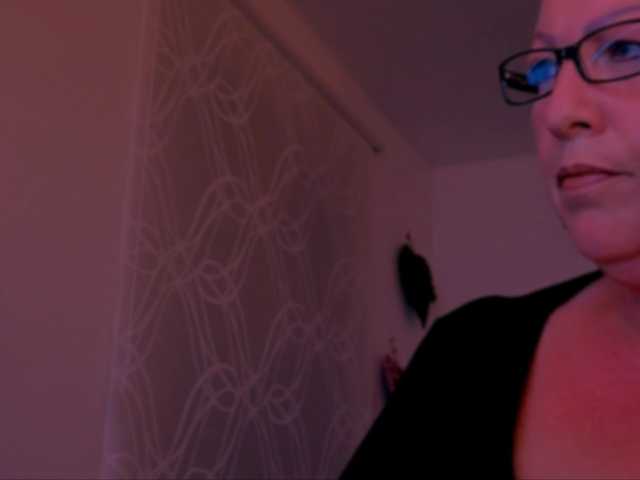 Connyat99 live cam on BongaCams