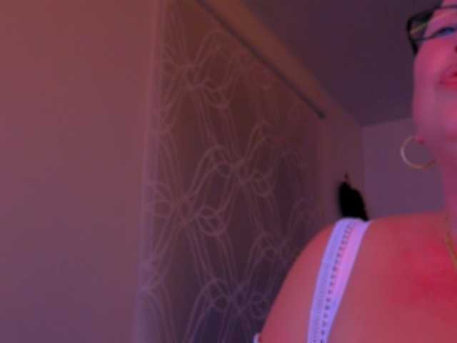 Connyat99 live cam on BongaCams