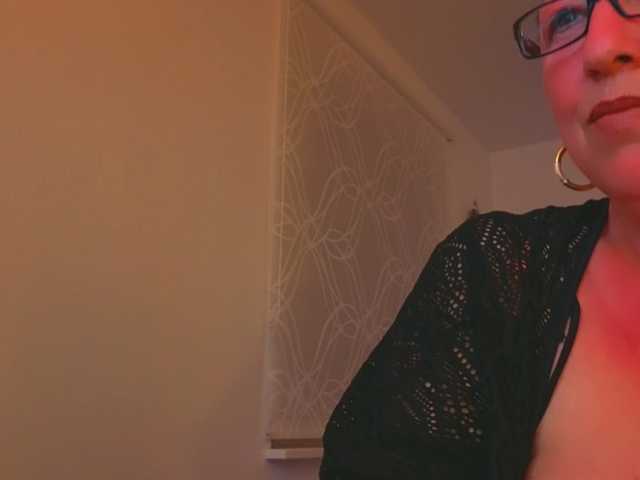 Connyat99's BongaCams show and profile