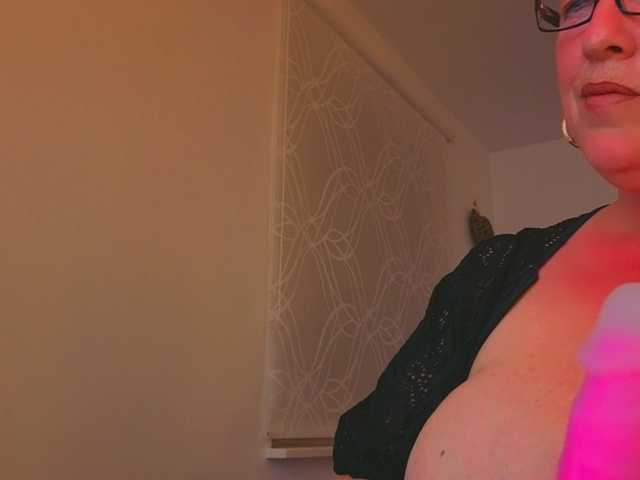 Connyat99's BongaCams show and profile