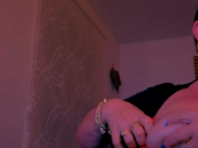 Connyat99 live cam on BongaCams