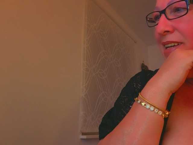 Connyat99's BongaCams show and profile