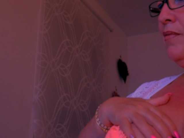 Connyat99 live cam on BongaCams