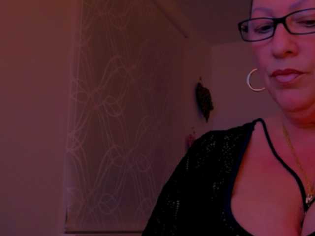 Connyat99 live cam on BongaCams