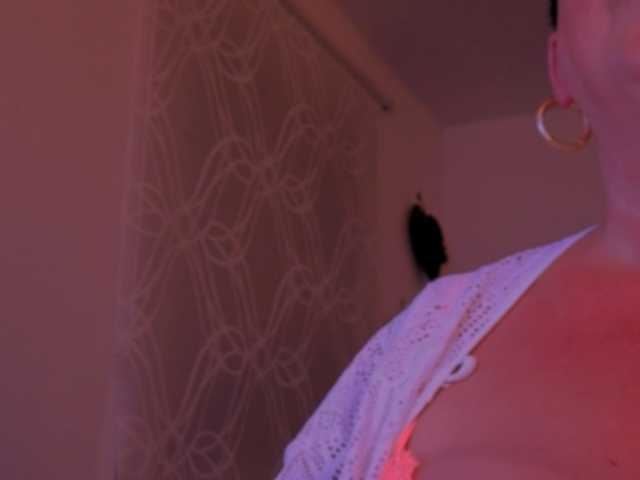 Connyat99 live cam on BongaCams