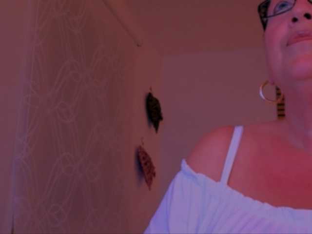 Connyat99 live cam on BongaCams