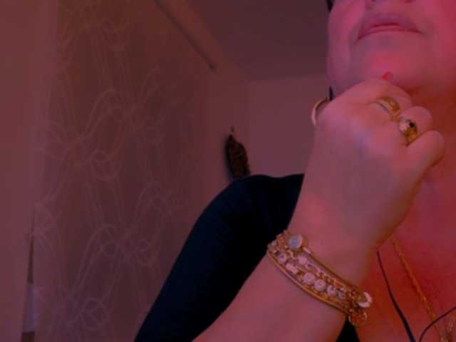 Connyat99 live cam on BongaCams