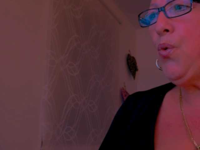 Connyat99 live cam on BongaCams