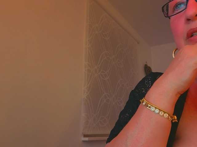 Connyat99's BongaCams show and profile