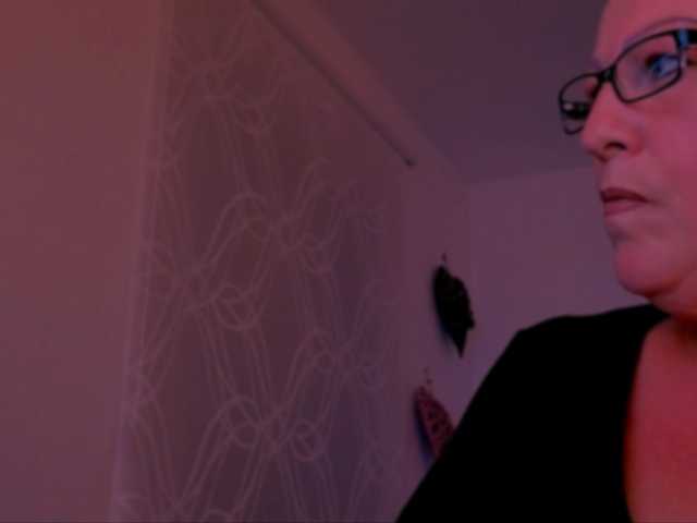 Connyat99 live cam on BongaCams