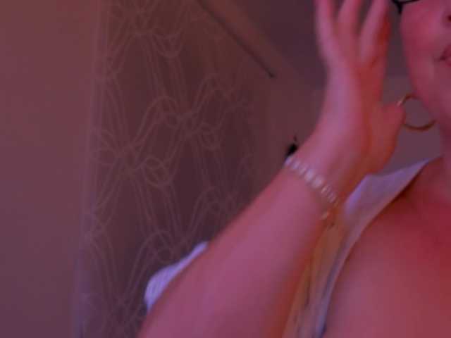 Connyat99 live cam on BongaCams