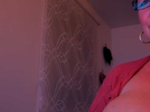 Connyat99 live cam on BongaCams