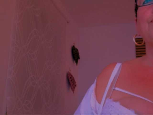 Connyat99 live cam on BongaCams