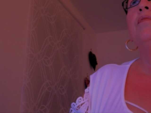 Connyat99 live cam on BongaCams
