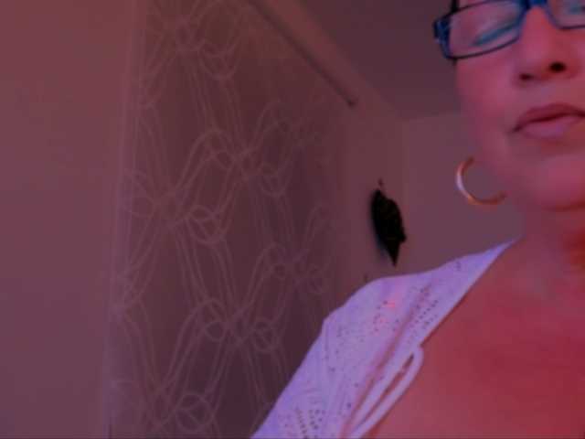 Connyat99 live cam on BongaCams