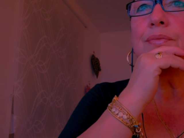 Connyat99 live cam on BongaCams