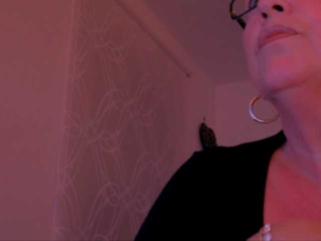 Connyat99 live cam on BongaCams