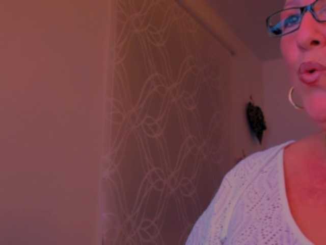 Connyat99 live cam on BongaCams