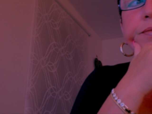 Connyat99 live cam on BongaCams
