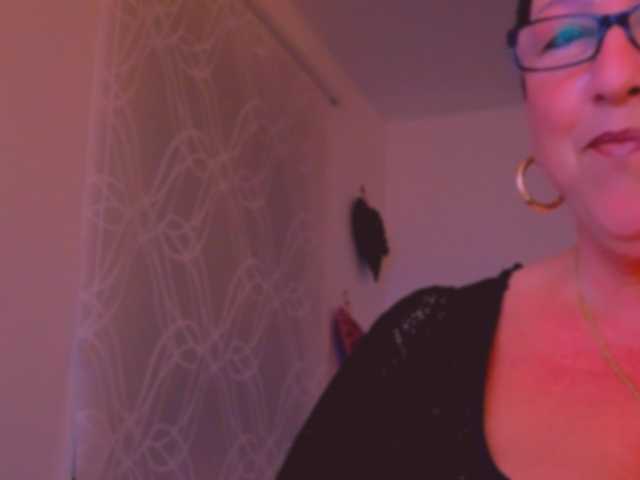 Connyat99 live cam on BongaCams