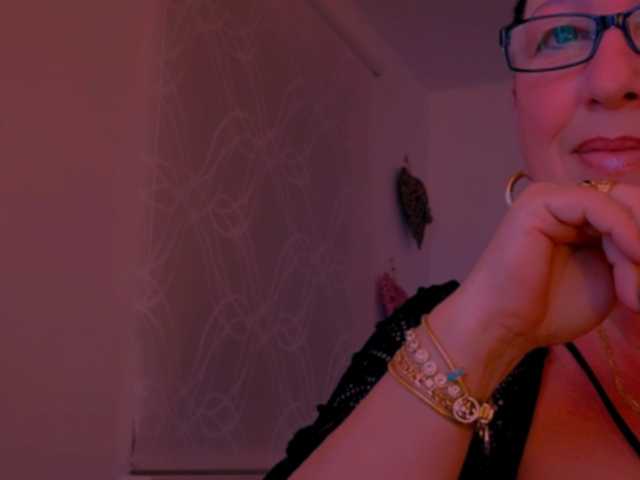 Connyat99 live cam on BongaCams