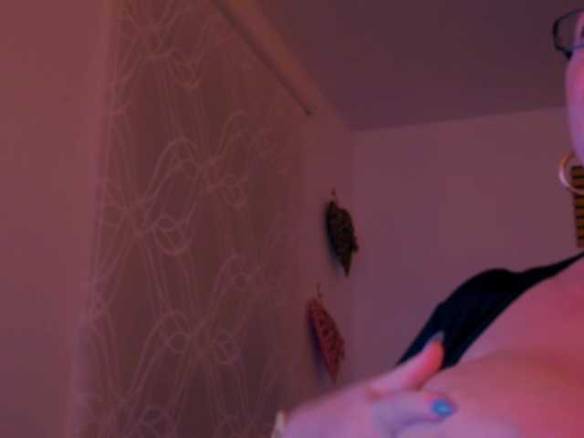 Connyat99 live cam on BongaCams