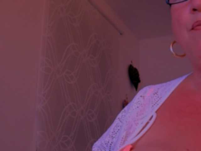 Connyat99 live cam on BongaCams