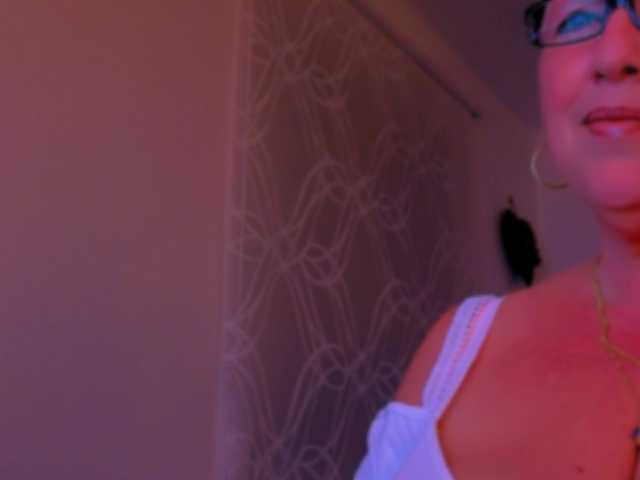 Connyat99 live cam on BongaCams
