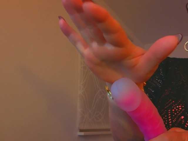 Connyat99's BongaCams show and profile