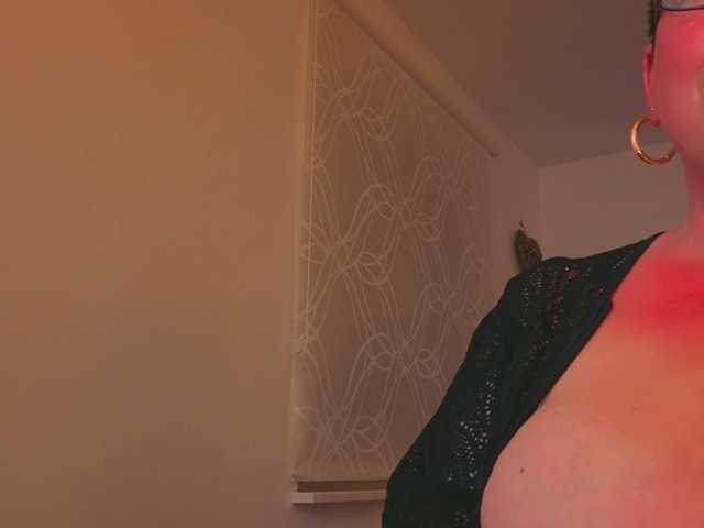 Connyat99's BongaCams show and profile