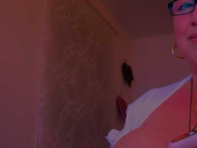 Connyat99 live cam on BongaCams