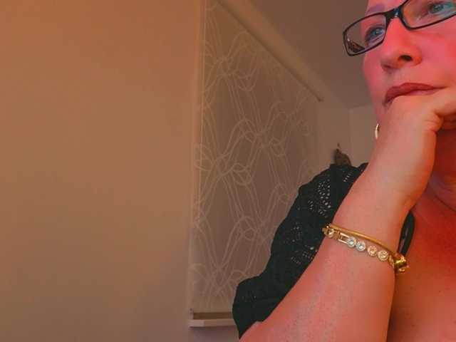 Connyat99's BongaCams show and profile