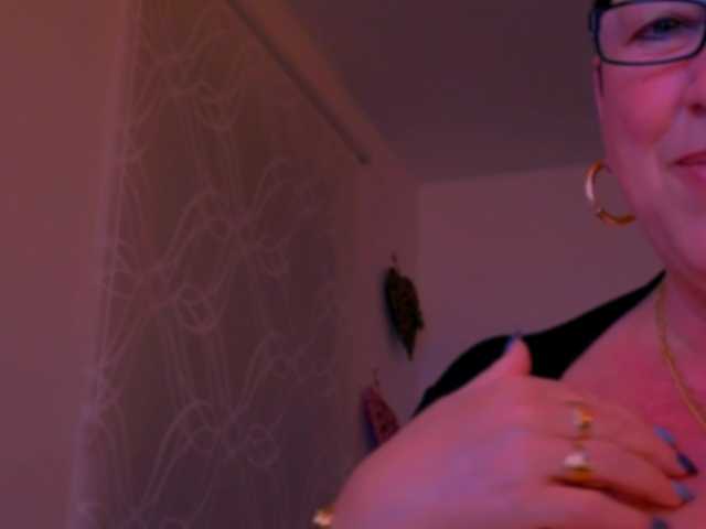 Connyat99 live cam on BongaCams