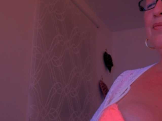 Connyat99 live cam on BongaCams