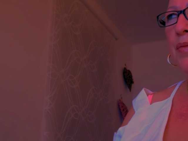 Connyat99 live cam on BongaCams