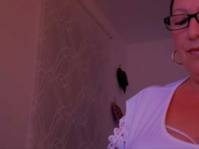 le modèle Connyat99 est en webcam porno dans un show sur le site bongacams, il possède les tags suivants: White/Caucasian,Brunette,Shaved