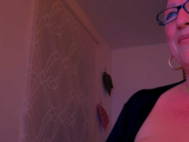 Connyat99 live cam on BongaCams