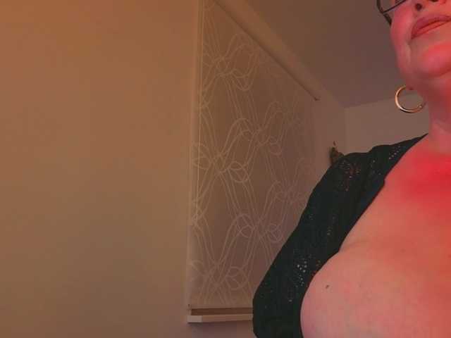 Connyat99's BongaCams show and profile