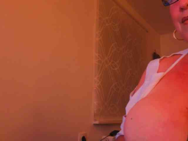 Connyat99 webcam