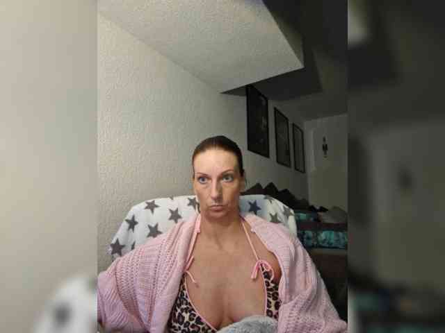 Model: Jasmin-Style