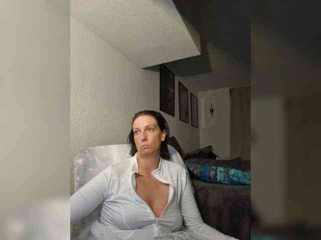 Model: Jasmin-Style