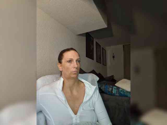 Model: Jasmin-Style