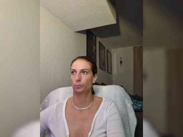 Model: Jasmin-Style