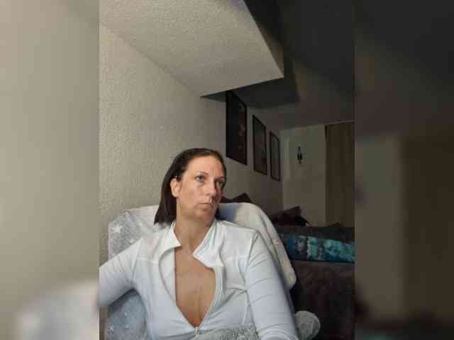 Model: Jasmin-Style
