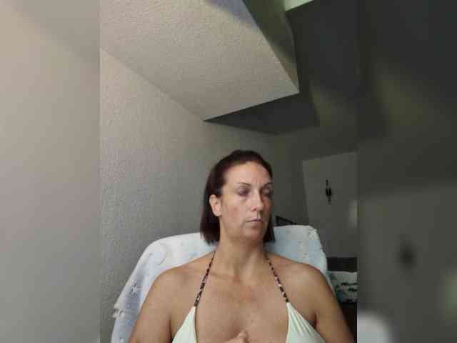 Model: Jasmin-Style