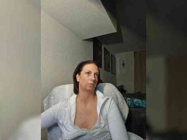 Model: Jasmin-Style