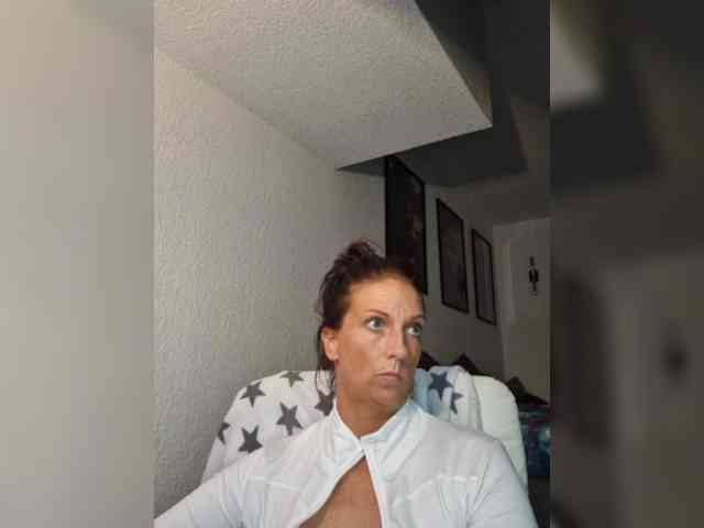 Model: Jasmin-Style